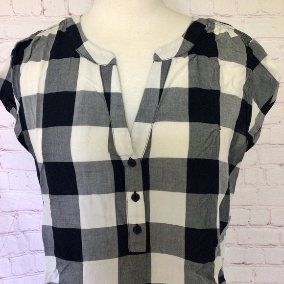 Market & Spruce Blue and Cream Plaid Short Sleeve Top - Size Small - Picture 2 of 6
